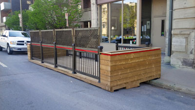 Terrasse Les Coudes sur la Table &agrave; Montr&eacute;al